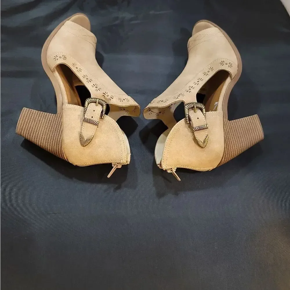 BRAND NEW JELLYPOP MEMORY FOAM STACKED HEEL BOOTIES